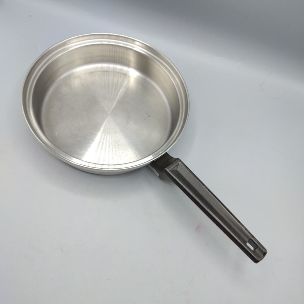 Royal Prestige 7-ply SS Titanium Silver Alloy-Copper 9” Skillet, No Lid
